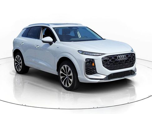 New 2026 Audi Q3 quattro 2.0T AWD/4WD image 1