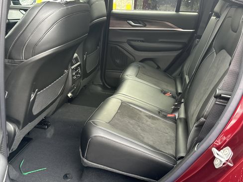 New 2026 Jeep Grand Cherokee Altitude image 32