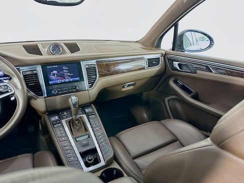 Used 2018 Porsche Macan GTS image 25