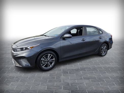 Used 2023 Kia Forte LXS FWD image 3