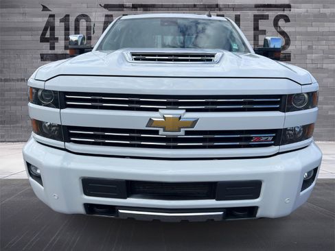 Used 2018 Chevrolet Silverado 3500 LTZ image 5