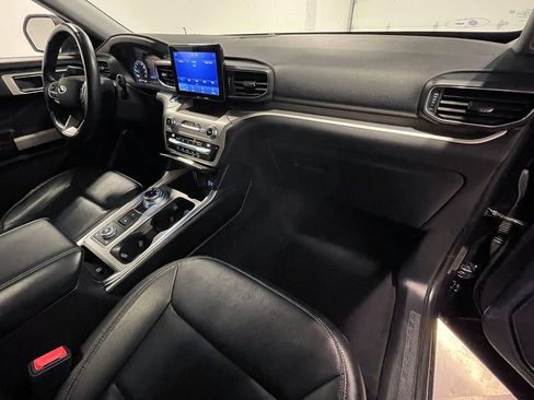 Used 2021 Ford Explorer XLT w/ Equipment Group 202A AWD/4WD image 31