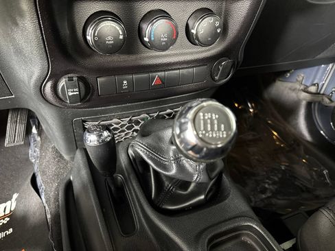 Used 2018 Jeep Wrangler Sport w/ Connectivity Group AWD/4WD image 17