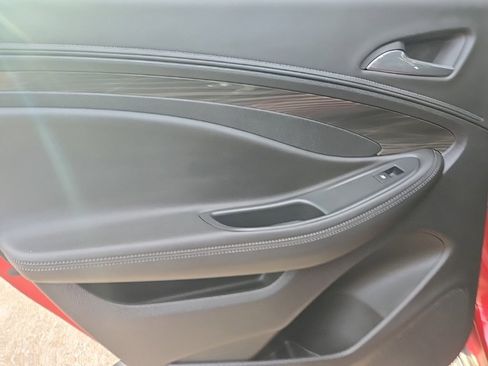 Used 2019 Buick Envision Essence image 36