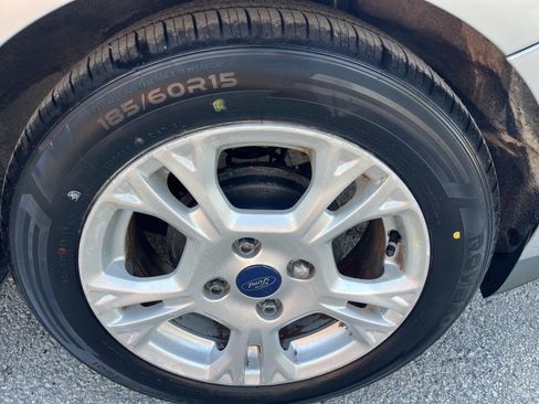 Used 2015 Ford Fiesta SE image 19