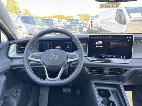 New 2025 Volkswagen Tiguan SE image 13