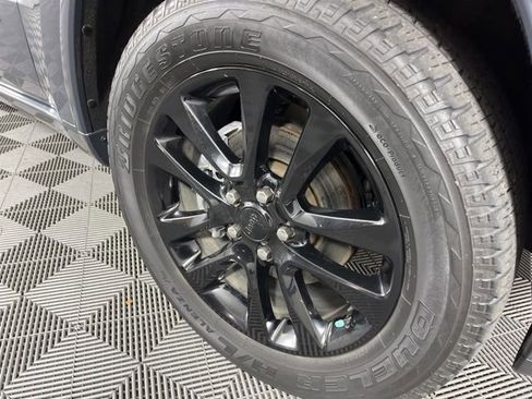 Used 2017 Jeep Grand Cherokee Altitude AWD/4WD image 15