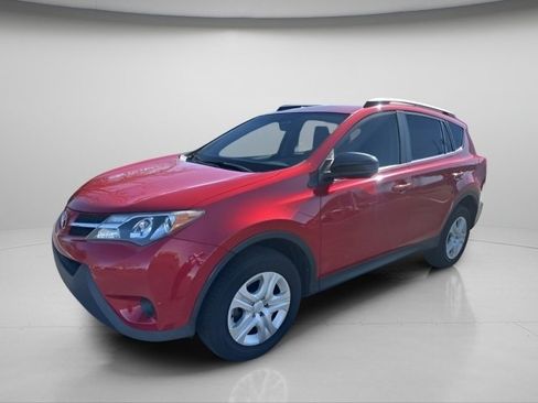 Used 2015 Toyota RAV4 LE AWD/4WD image 2