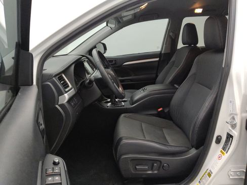 Used 2019 Toyota Highlander Plus image 17