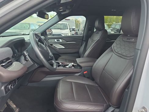 Certified 2025 Ford Explorer Platinum w/ LUX Leather Package AWD/4WD image 23
