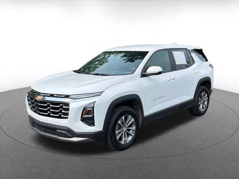 Used 2025 Chevrolet Equinox LT AWD/4WD image 4