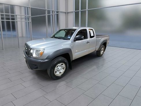 Used 2015 Toyota Tacoma 4x4 Access Cab V6 w/ Convenience Package image 4