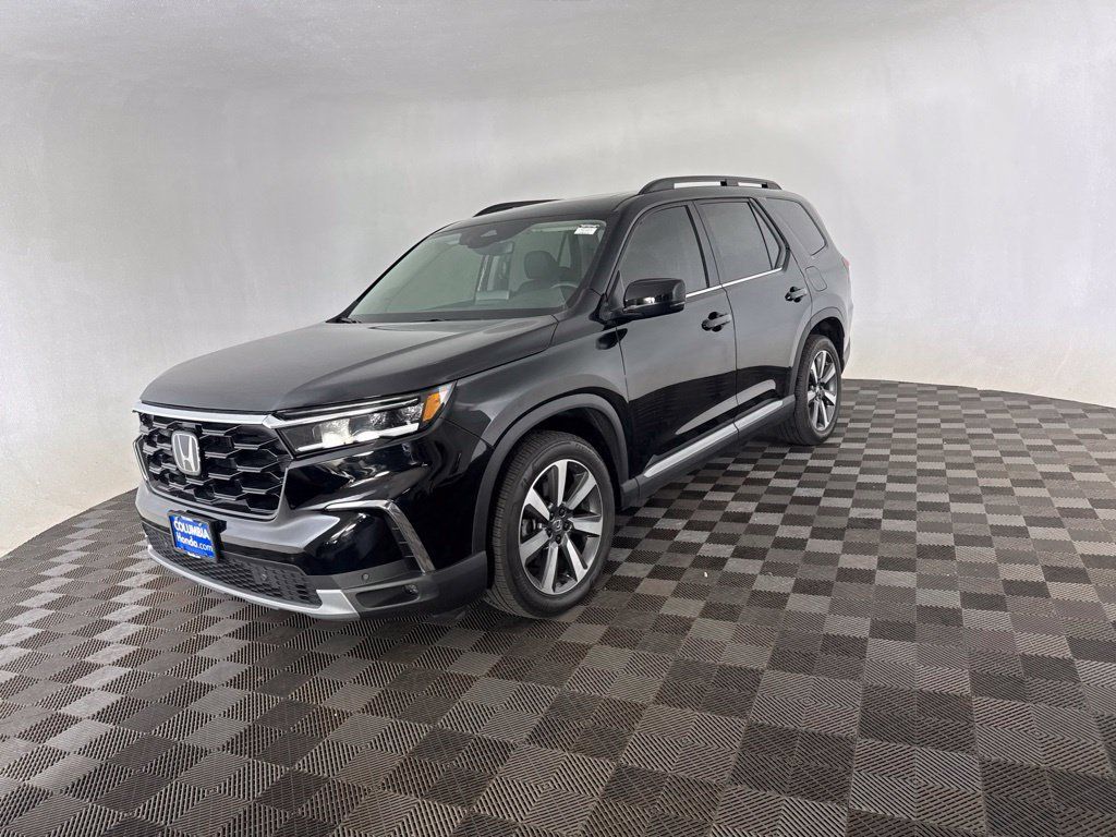 Used 2025 Honda Pilot Touring image 3