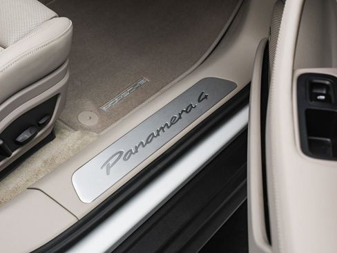 Certified 2025 Porsche Panamera 4 image 47