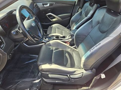 Used 2016 Hyundai Veloster Turbo w/ Option Group 04 FWD image 10
