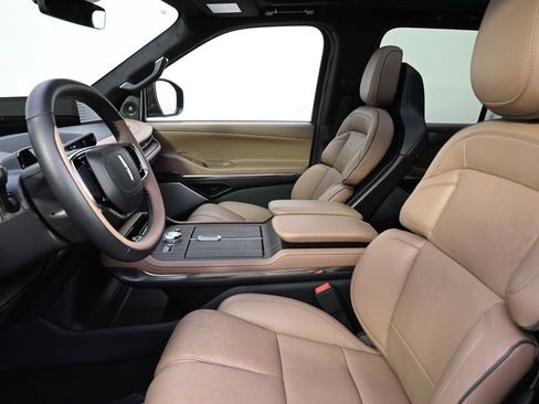 New 2026 Lincoln Navigator L Black Label AWD/4WD image 13