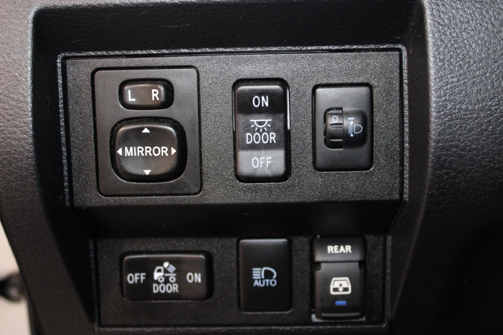Used 2018 Toyota Tundra Limited w/ Limited Premium Package AWD/4WD image 28