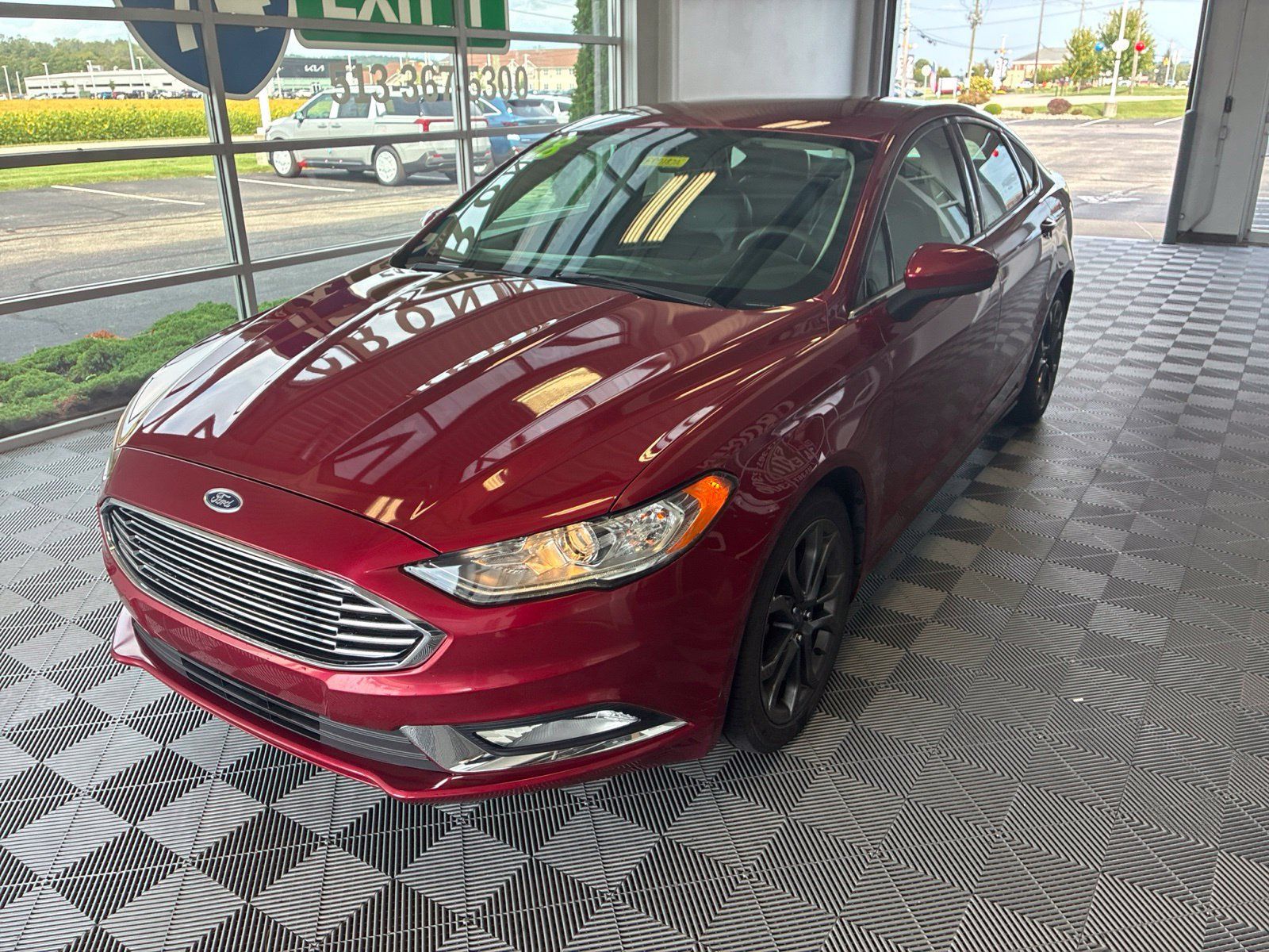 Used 2018 Ford Fusion SE w/ Equipment Group 201A FWD image 3