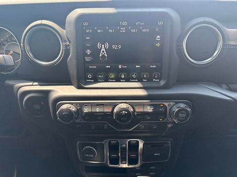 Used 2019 Jeep Wrangler Unlimited Sahara w/ Quick Order Package 24M Moab image 25