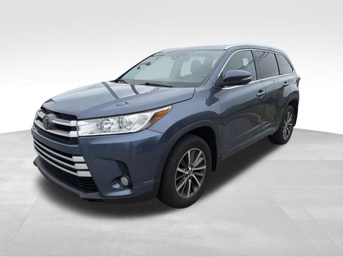 Used 2018 Toyota Highlander XLE AWD/4WD image 4