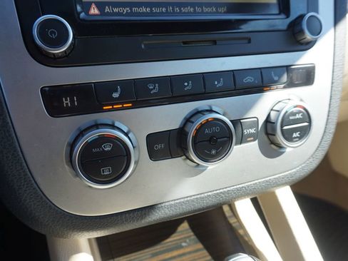 Used 2013 Volkswagen Eos Executive FWD image 32