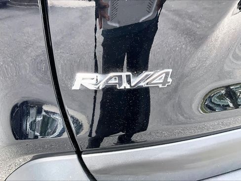 Used 2025 Toyota RAV4 XLE AWD/4WD image 30