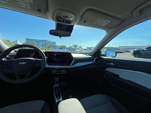 Used 2025 Chevrolet Trax LT image 35