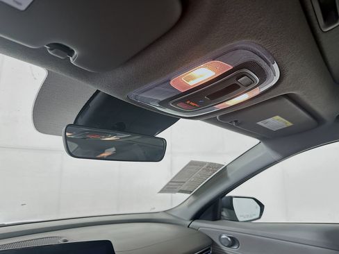 Used 2025 Hyundai Elantra SEL FWD image 18