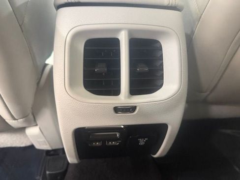 Used 2019 Jeep Cherokee Limited AWD/4WD image 20