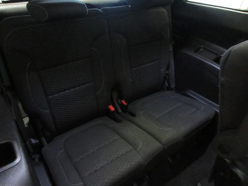 Used 2018 GMC Acadia SLE image 19