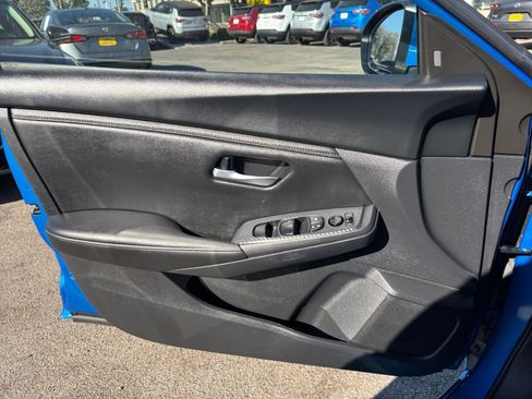 Used 2025 Nissan Sentra SV FWD image 18