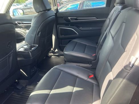 Used 2025 Kia Telluride S FWD image 12