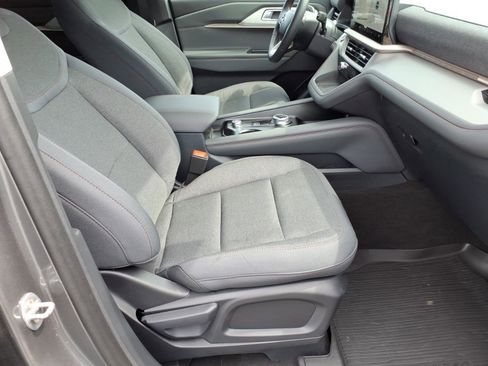 Used 2026 Ford Explorer Active AWD/4WD image 8