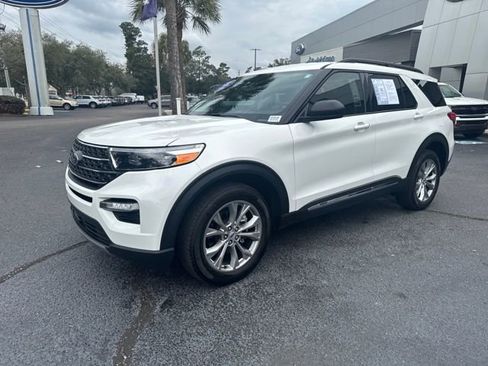 Used 2023 Ford Explorer XLT w/ Equipment Group 202A image 4