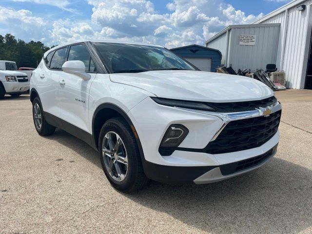 Used 2026 Chevrolet Blazer LT FWD image 1