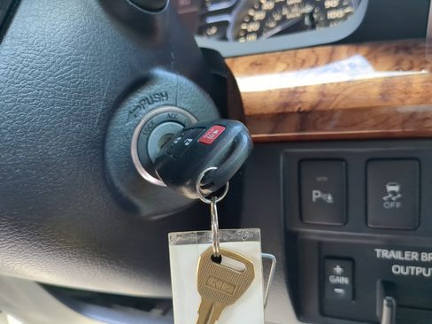 Used 2018 Toyota Tundra SR5 image 29