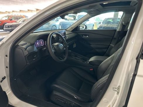 Used 2025 Honda Accord SE image 8