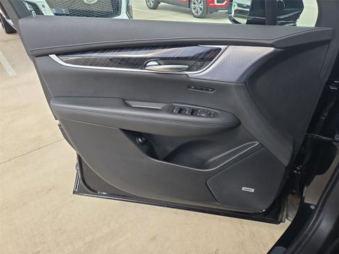 Used 2024 Cadillac XT6 Premium Luxury w/ LPO, Floor Liner Package AWD/4WD image 33