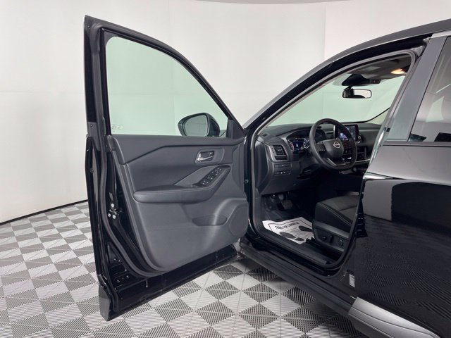 Certified 2026 Nissan Rogue SV FWD image 17