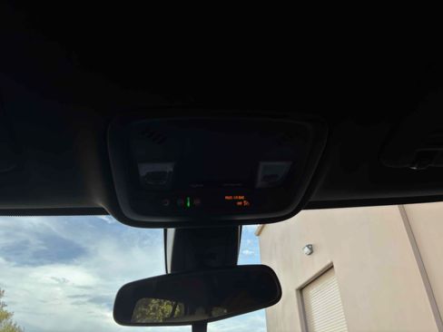 Used 2022 Chevrolet Traverse LS FWD image 33