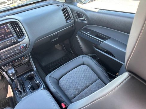 Used 2022 Chevrolet Colorado Z71 AWD/4WD image 14