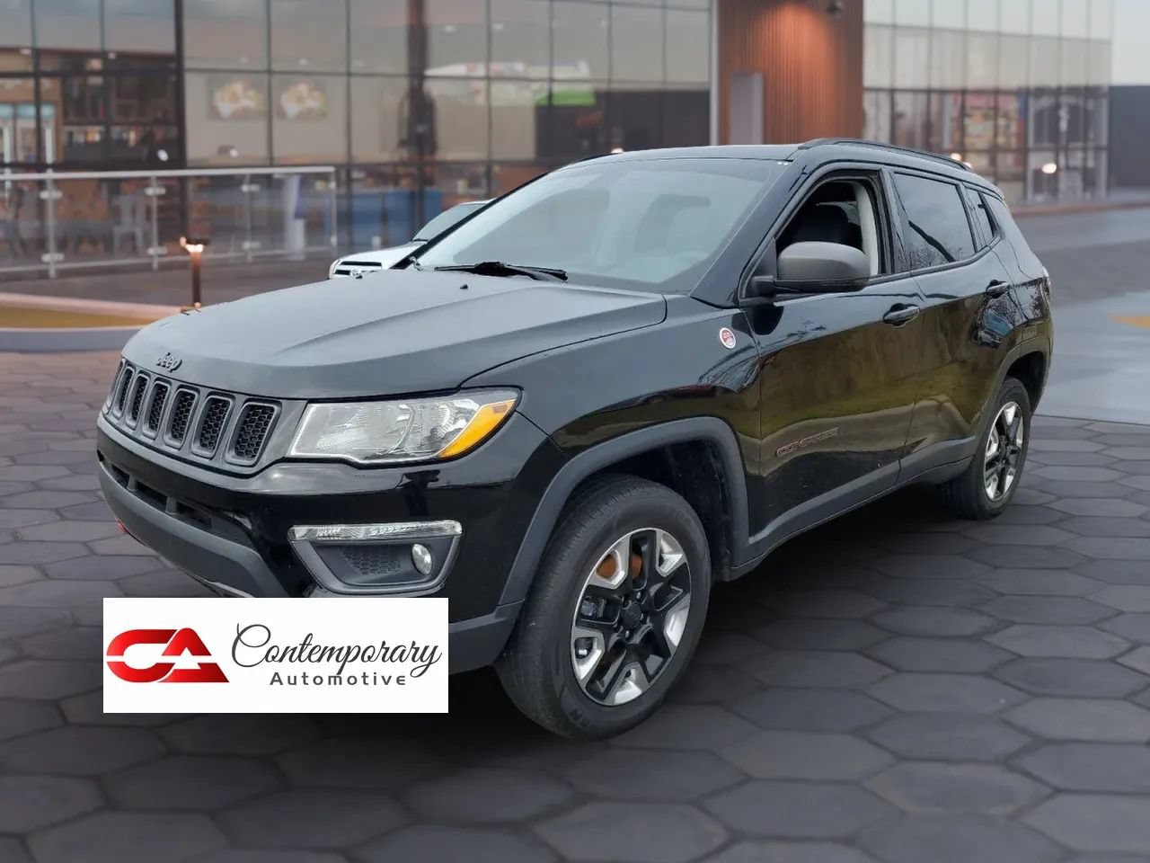 Used 2018 Jeep Compass Trailhawk w/ Leather Interior Group AWD/4WD image 3