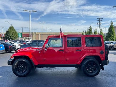 Used 2015 Jeep Wrangler Unlimited Sahara AWD/4WD image 8