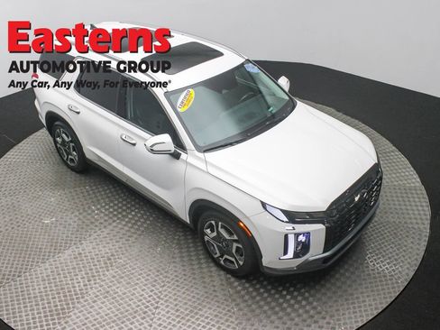 Used 2023 Hyundai Palisade Limited image 3