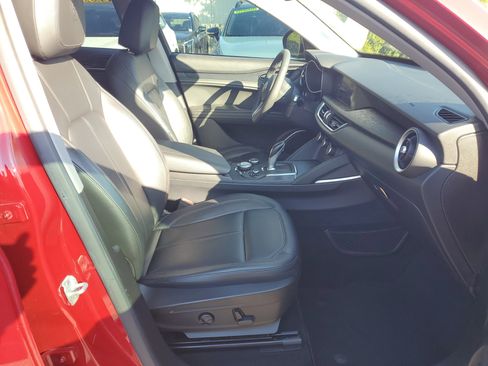 Used 2019 Alfa Romeo Stelvio AWD image 7