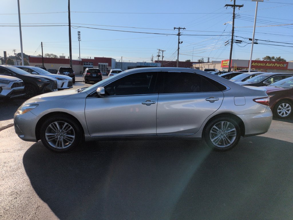 Used 2017 Toyota Camry SE FWD image 2