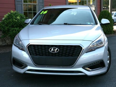 Used 2016 Hyundai Sonata SE FWD image 2