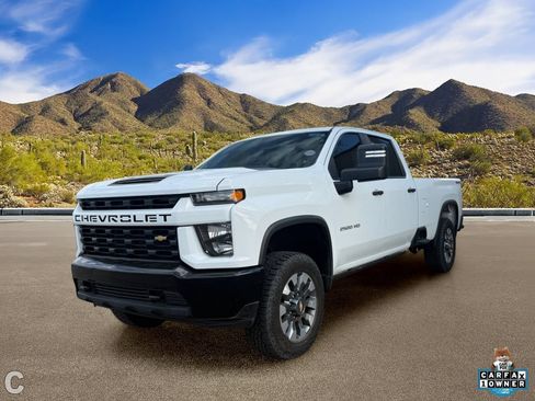 Used 2022 Chevrolet Silverado 2500 Custom AWD/4WD image 2
