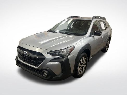 Used 2025 Subaru Outback Premium AWD/4WD image 3
