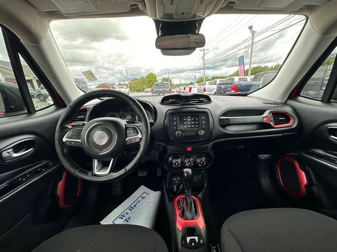 Used 2017 Jeep Renegade Trailhawk AWD/4WD image 10